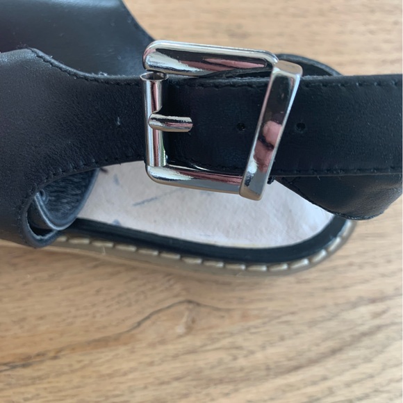 Sak’s Fifth Avenue Maria Tassel Sandals Black Leather Women’s 7 1/2 Preloved - Picture 4 of 5